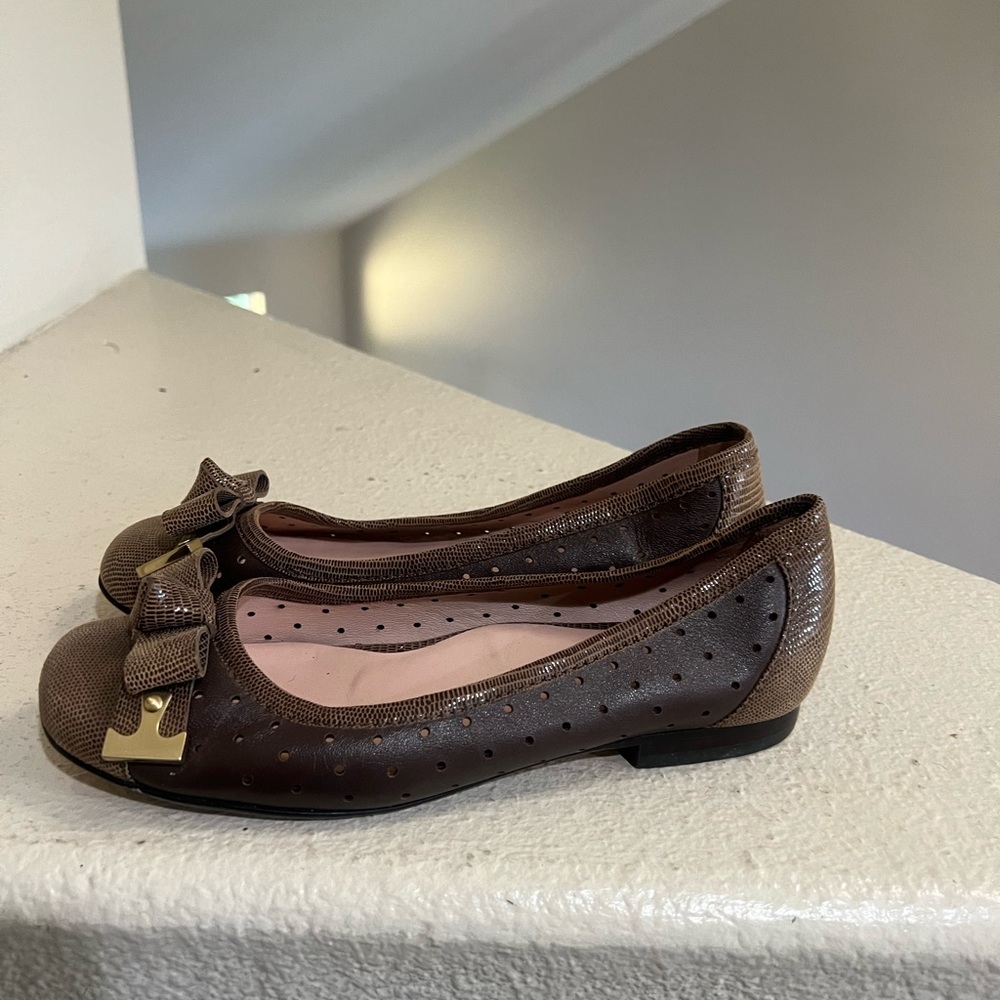 Taryn Rose Womens Ballet Flat Shoes Leather Brown Gold Slip On Bow Size 6 M